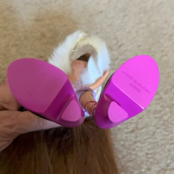 Diva Starz Nikki Mattel Toy Doll with Brushes and Boa 1999 - Picture 5 of 5